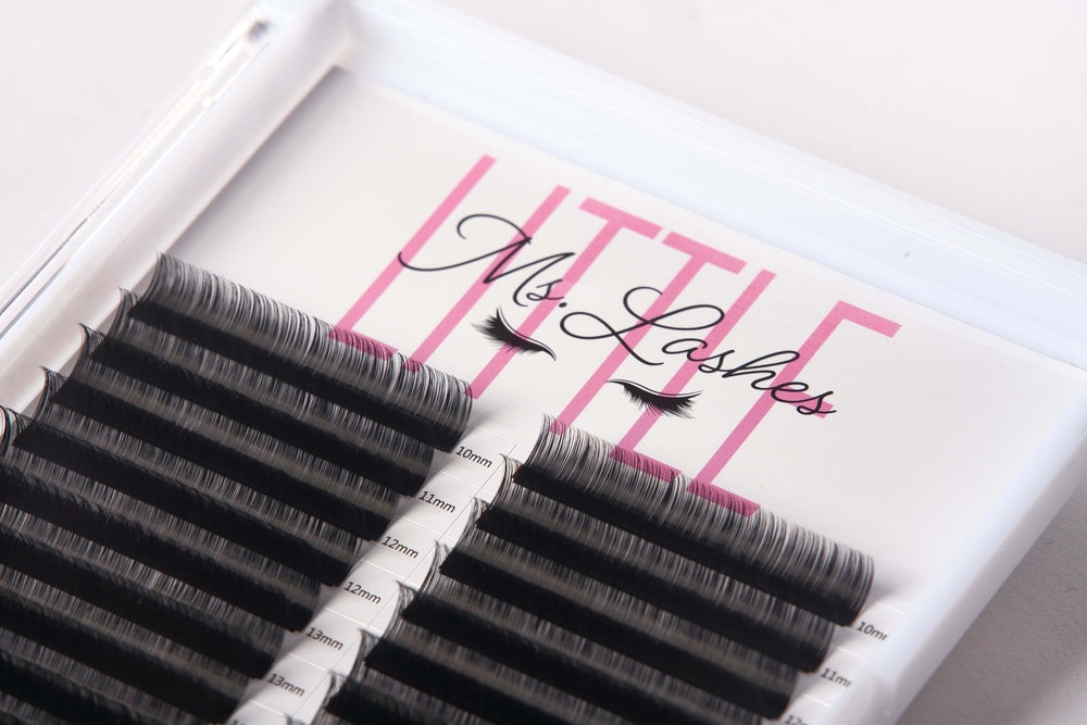 Little Ms lashes  0.03  Mega tray